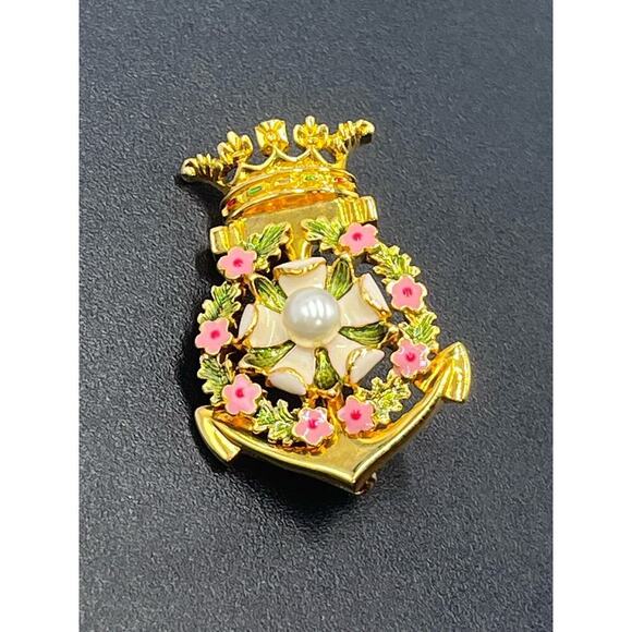 Joan Rivers Vintage Signed Queen Mary Gold Tone White Enamel Rose Crown Brooch - Picture 2 of 9